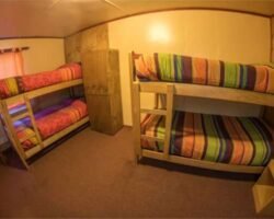 Hostal - Habitación cuádruple baño privado